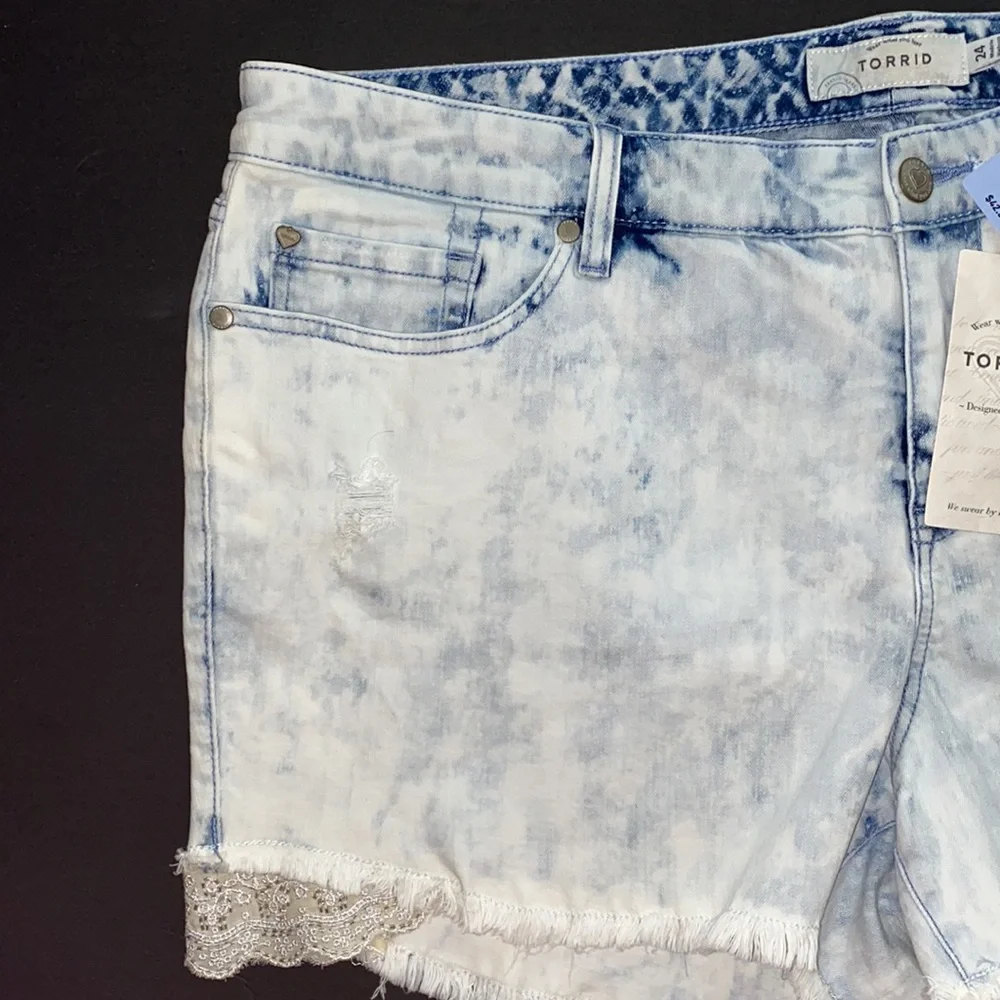✨Reduced NWT TORRID shorts - lace & beading - destructed- light wash -Plus Sized - Picture 8 of 14